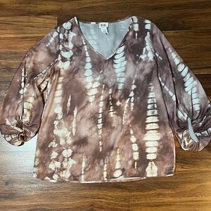 Dressy Bibi top. Great for work. Size medium